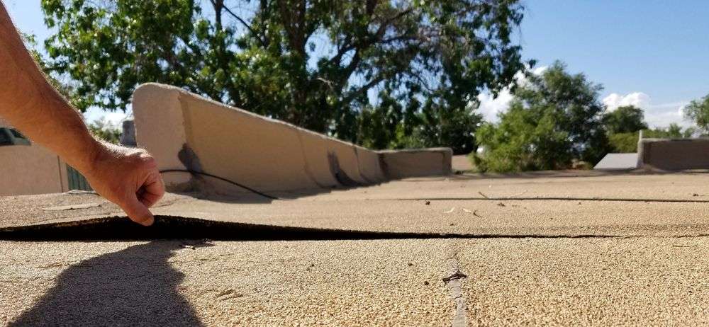 Losliggend dakleer op plat dak in Diemen